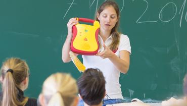 AEDs, Like Fire Extinguishers, Should Be in Every School, Say Experts 