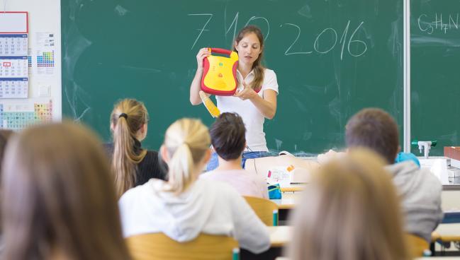 AEDs, Like Fire Extinguishers, Should Be in Every School, Say Experts